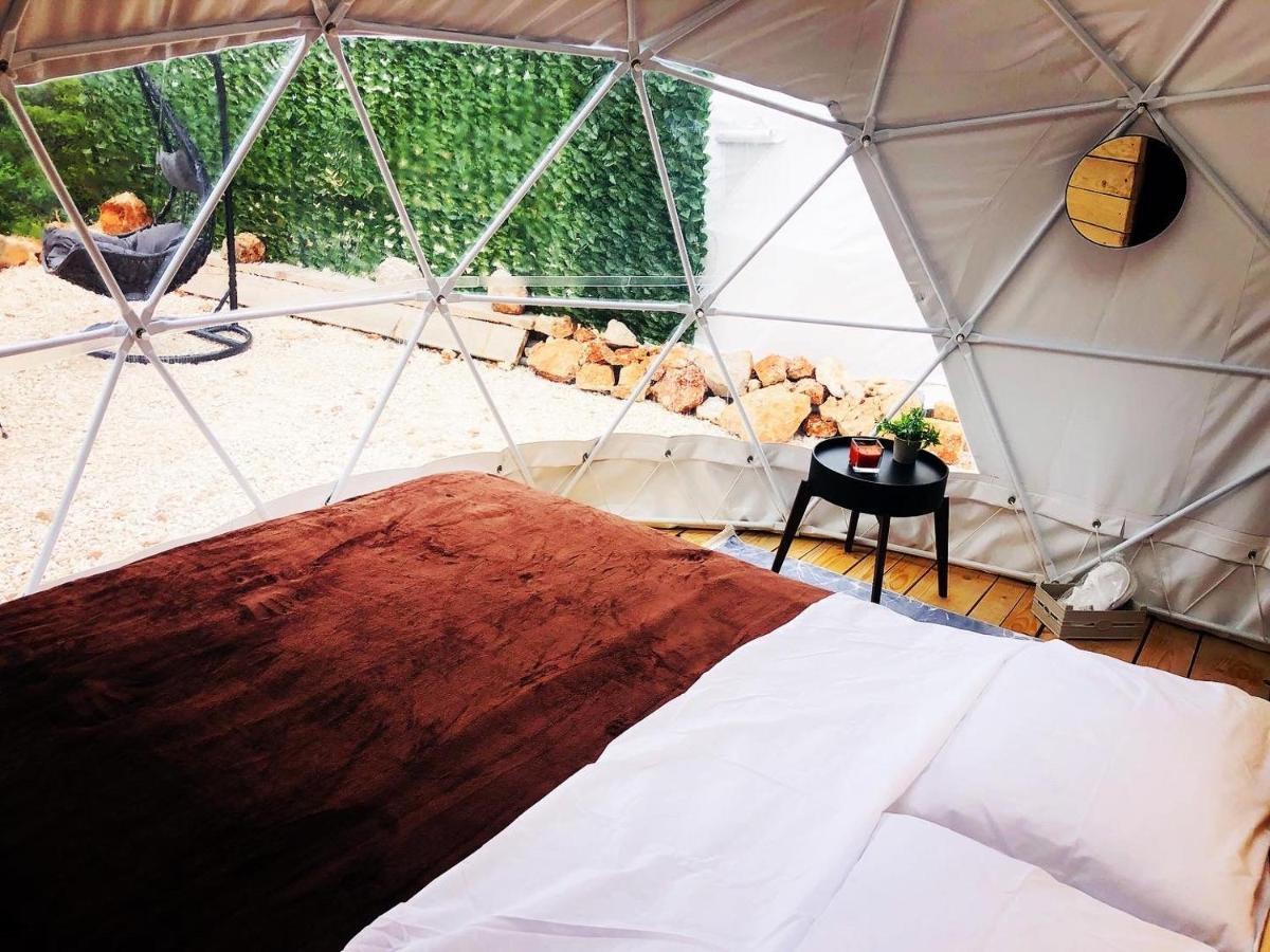 הוילה טיווט Glamping Peninsula Lustica Rose מראה חיצוני תמונה