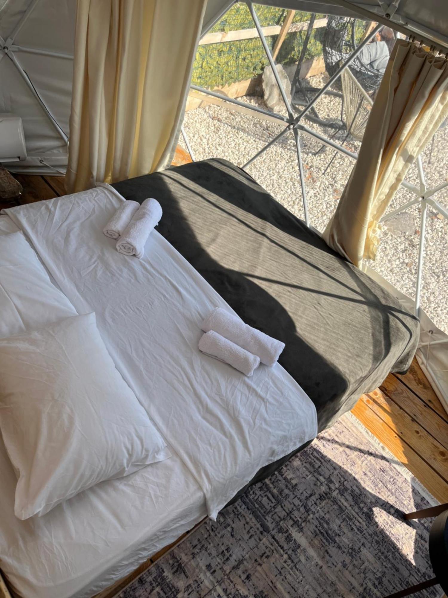 הוילה טיווט Glamping Peninsula Lustica Rose מראה חיצוני תמונה